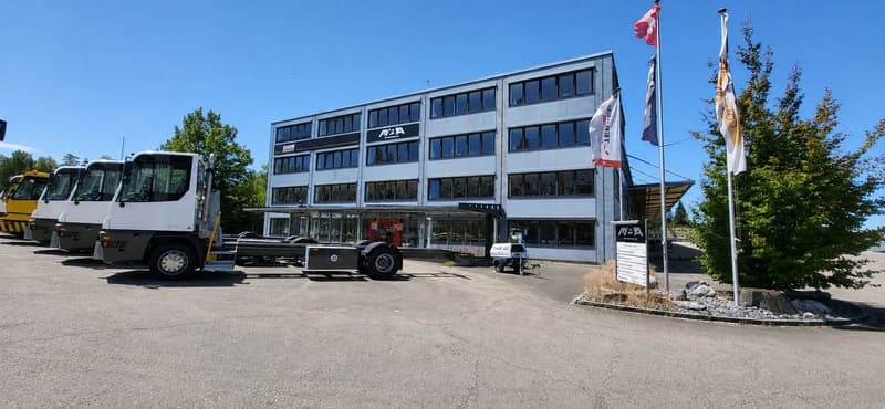 Entire building section and approx. 1'500 m² outdoor space available! (15)