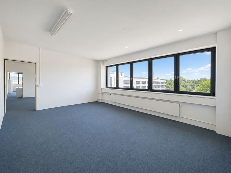 Entire building section and approx. 1'500 m² outdoor space available! (10)