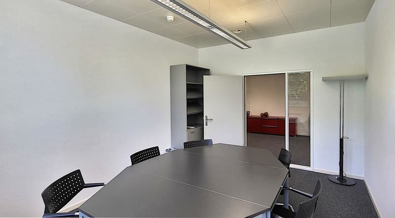 Voll ausgebaute Büroflächen im TechCenter Reinach! (11)