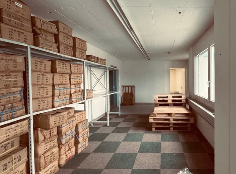 Commercial & Storage Space (147 m²) with Ground-Level Delivery and Large Cargo Lift (7)