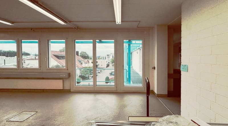 Commercial & Storage Space (147 m²) with Ground-Level Delivery and Large Cargo Lift (5)