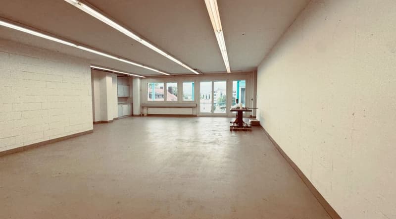 Commercial & Storage Space (147 m²) with Ground-Level Delivery and Large Cargo Lift (4)