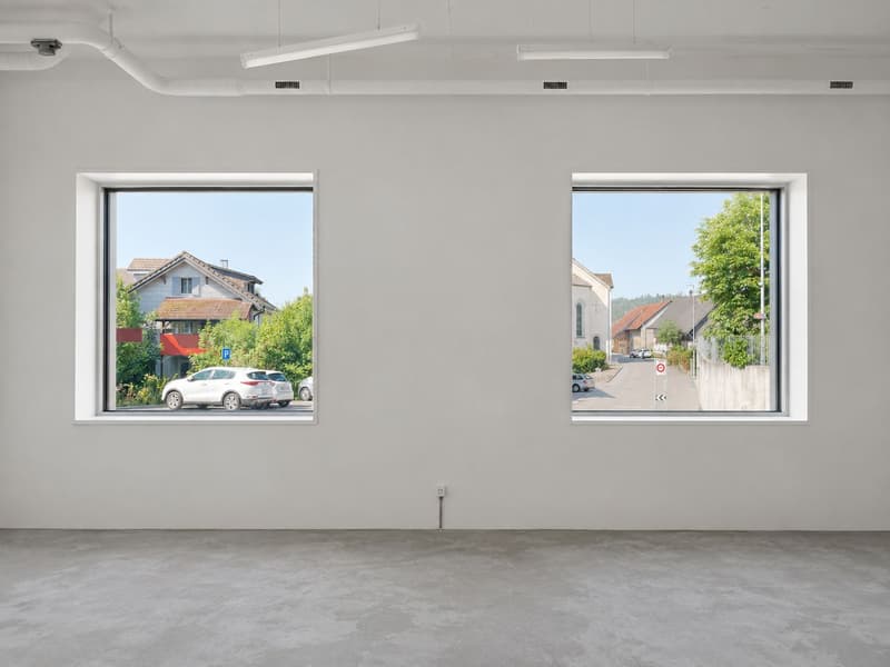 Commercial space on the ground floor for services, sales or office! (5)