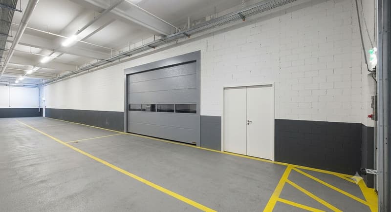 Drivable ground floor commercial space for rent in Neuenhof! (1)