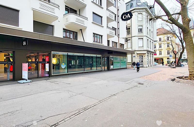 "1'000 m2 Verkaufsfläche im UG mit Frequenzbringer im EG!" (3)