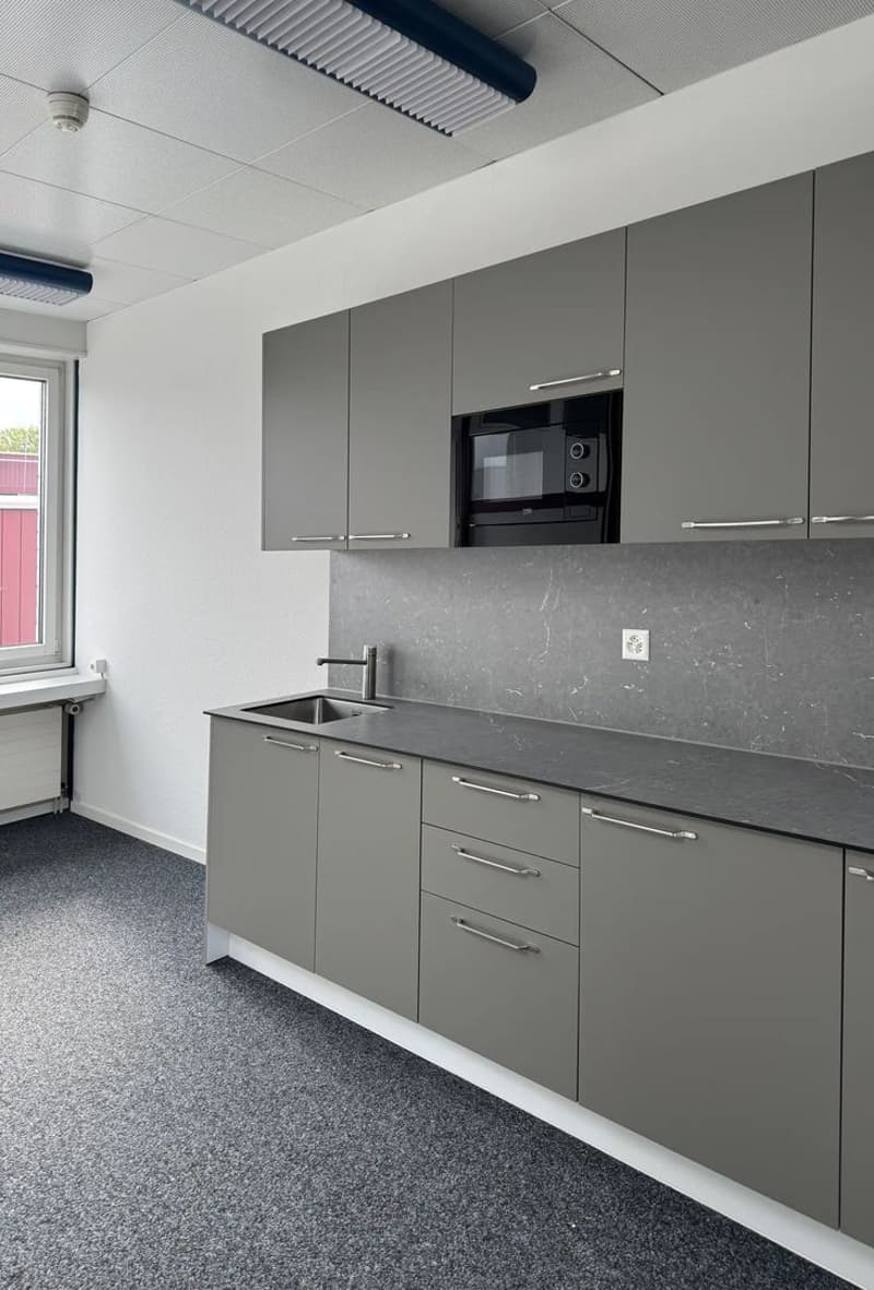 Preiswerte Bürofläche mit 318 m² – ideal für KMU oder Kombination mit Lager (11)