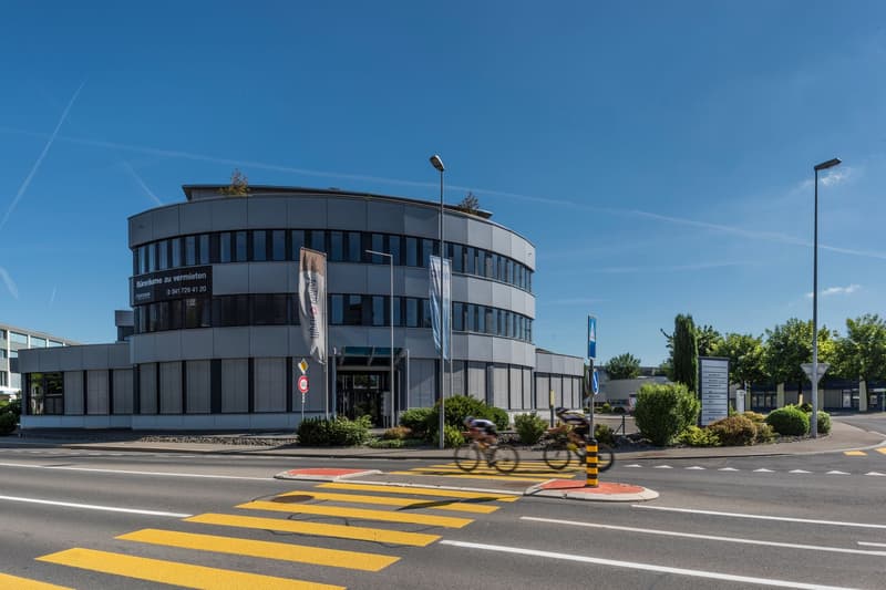 179 m² Büro- oder Gewerbefläche im EG in Hünenberg! (9)