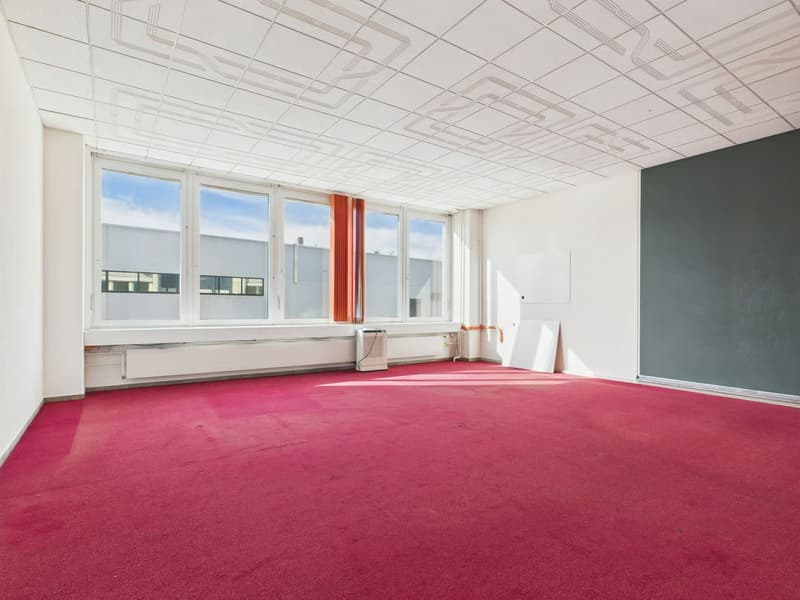 320m2 befahrbare Gewerbefläche im industriellen Design (7)