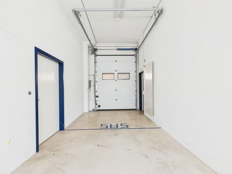 320m2 befahrbare Gewerbefläche im industriellen Design (1)