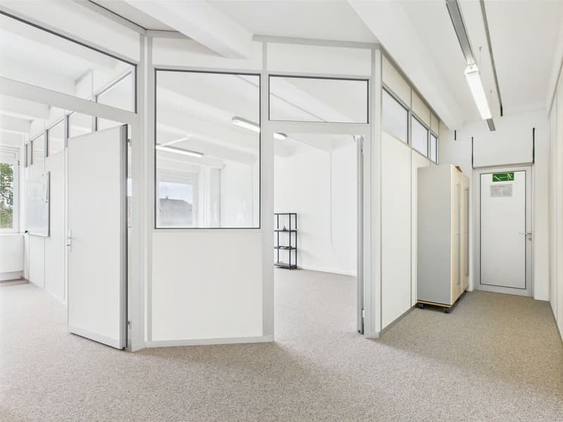 350m2 helle Gewerbefläche mit integrierten Büros (16)