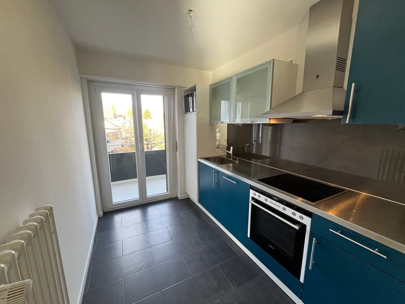 ! 1 mese di affitto gratuito ! Appartamento 3.0 locali con balcone e vista sulla città a Olten (2)