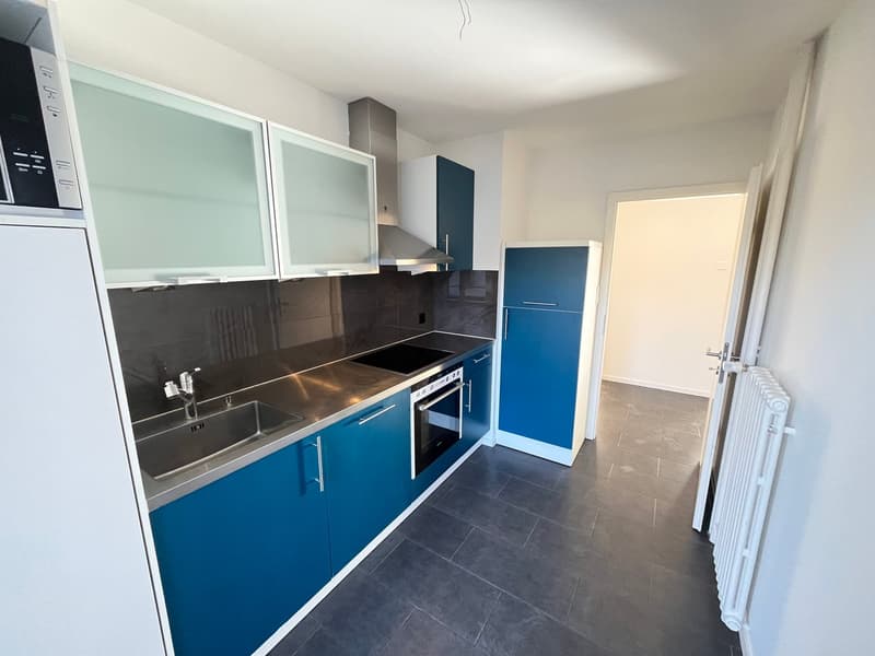 ! 1 mese di affitto gratuito ! Appartamento 3.0 locali con balcone e vista sulla città a Olten (3)
