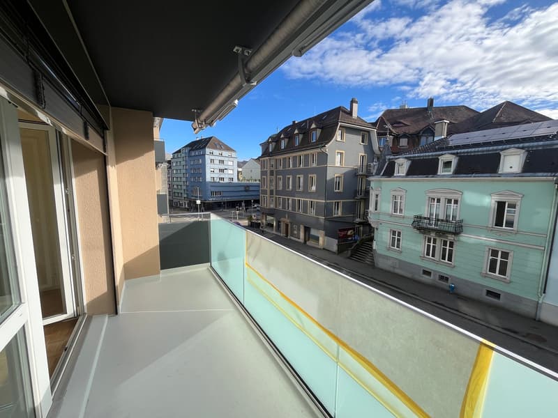 Appartamento 3.0 locali con balcone e vista sulla città a Olten (13)