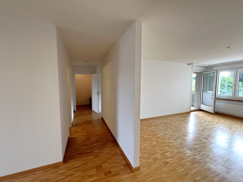 Appartement 3.5 pièces avec balcon dans un endroit verdoyant et calme à Zofingen (8)