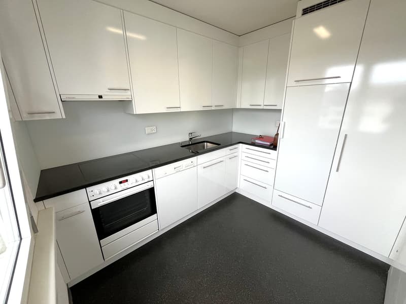 Appartement 3.5 pièces avec balcon dans un endroit verdoyant et calme à Zofingen (2)