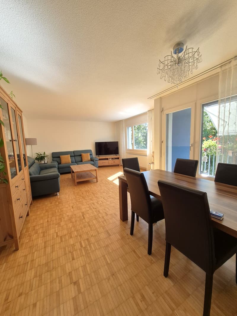 Gepflegte 2.5-Zimmerwohnung mit Balkon an idyllischer Lage (2)