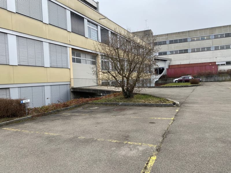 Commercial space for rent (2)