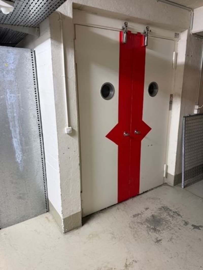 Warehouse for rent in the basement (2)