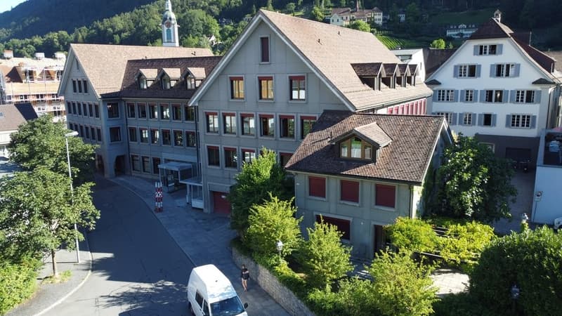 Bahnhofstrasse 1
