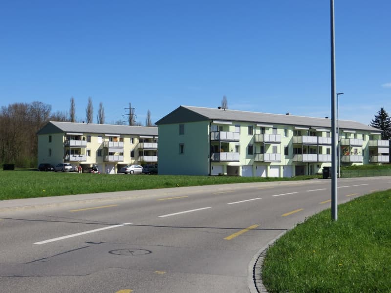 Ruhige Lage am Dorfrand, grosser Sonnenbalkon und vieles mehr (2)