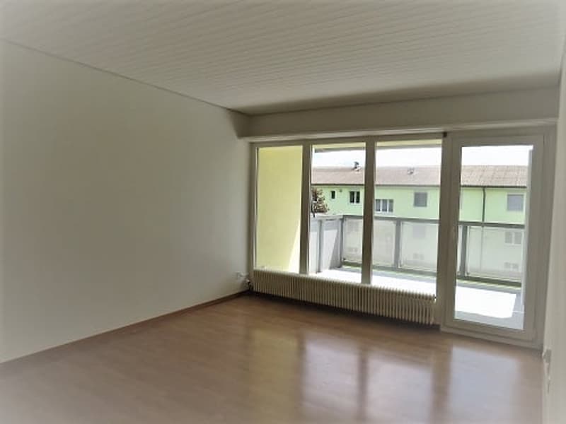 Ruhige Lage am Dorfrand, grosser Sonnenbalkon und vieles mehr (7)