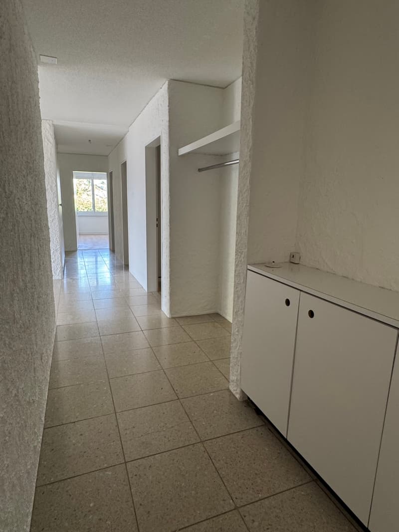 Entrée mit Garderobe