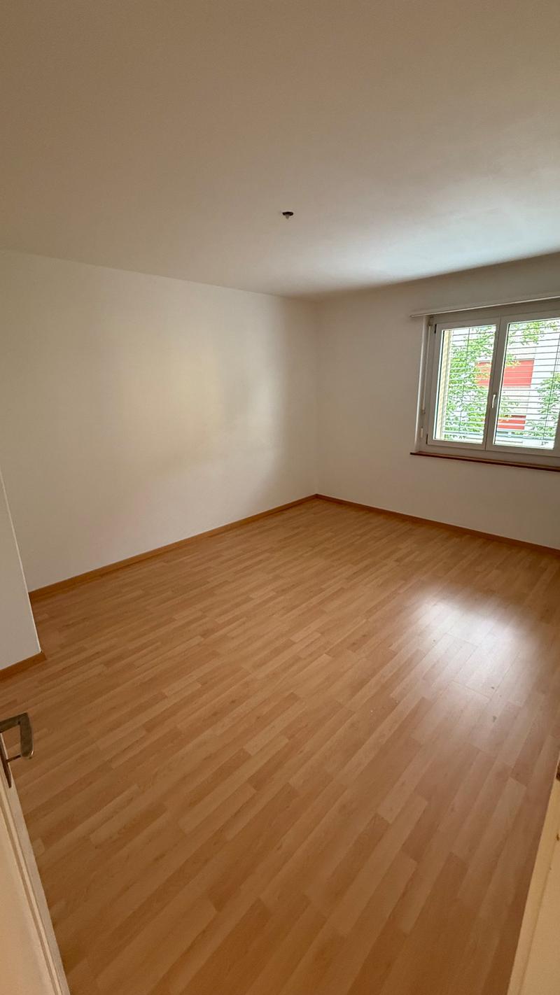 Helle 3.5-Zimmer-Wohnung mit Balkon in Dietikon (8)