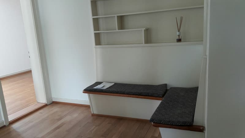 Charmante 2.5-Zimmer-Wohnung mit Balkon in Zürich-Wollishofen (2)