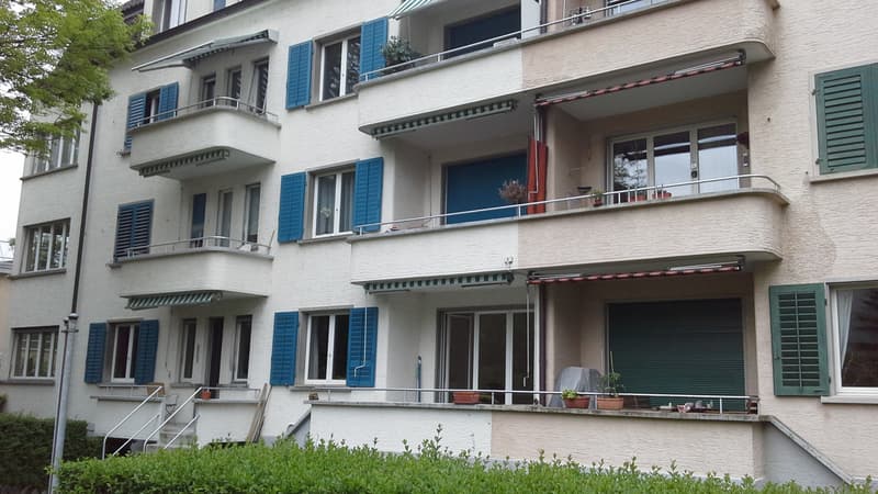 Charmante 2.5-Zimmer-Wohnung mit Balkon in Zürich-Wollishofen (1)