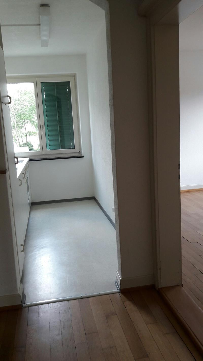 Charmante 2.5-Zimmer-Wohnung mit Balkon in Zürich-Wollishofen (4)