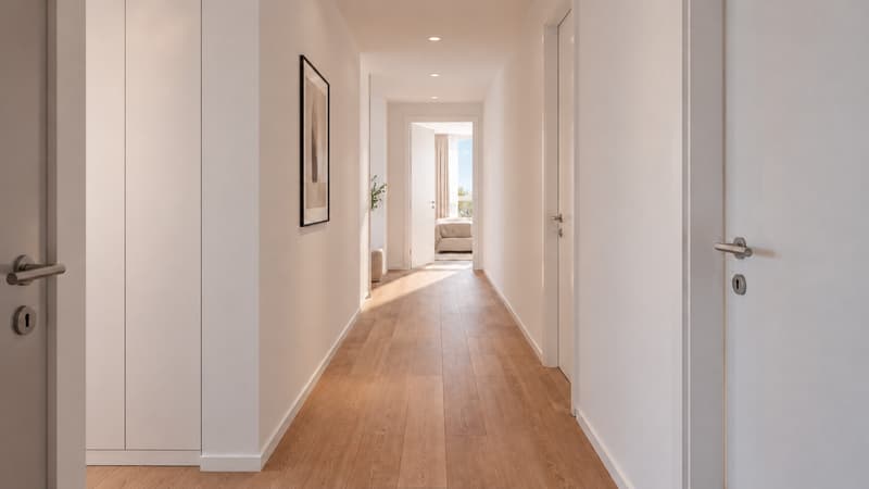 Eleganter Einbauschrank im hellen Flur