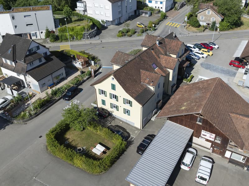 Maison multifamiliale entièrement louée avec huit appartements (3)
