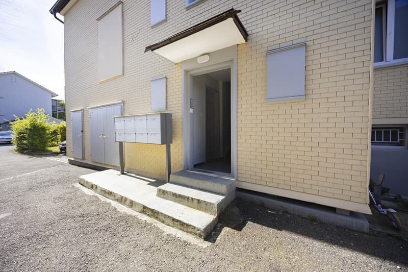 Maison multifamiliale entièrement louée avec huit appartements (4)