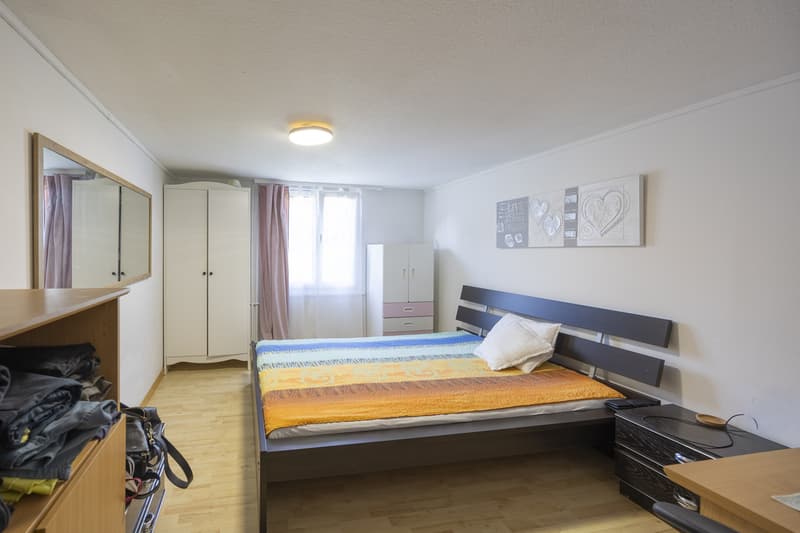 Maison multifamiliale entièrement louée avec huit appartements (7)