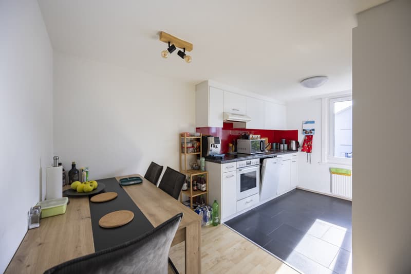 Maison multifamiliale entièrement louée avec huit appartements (8)