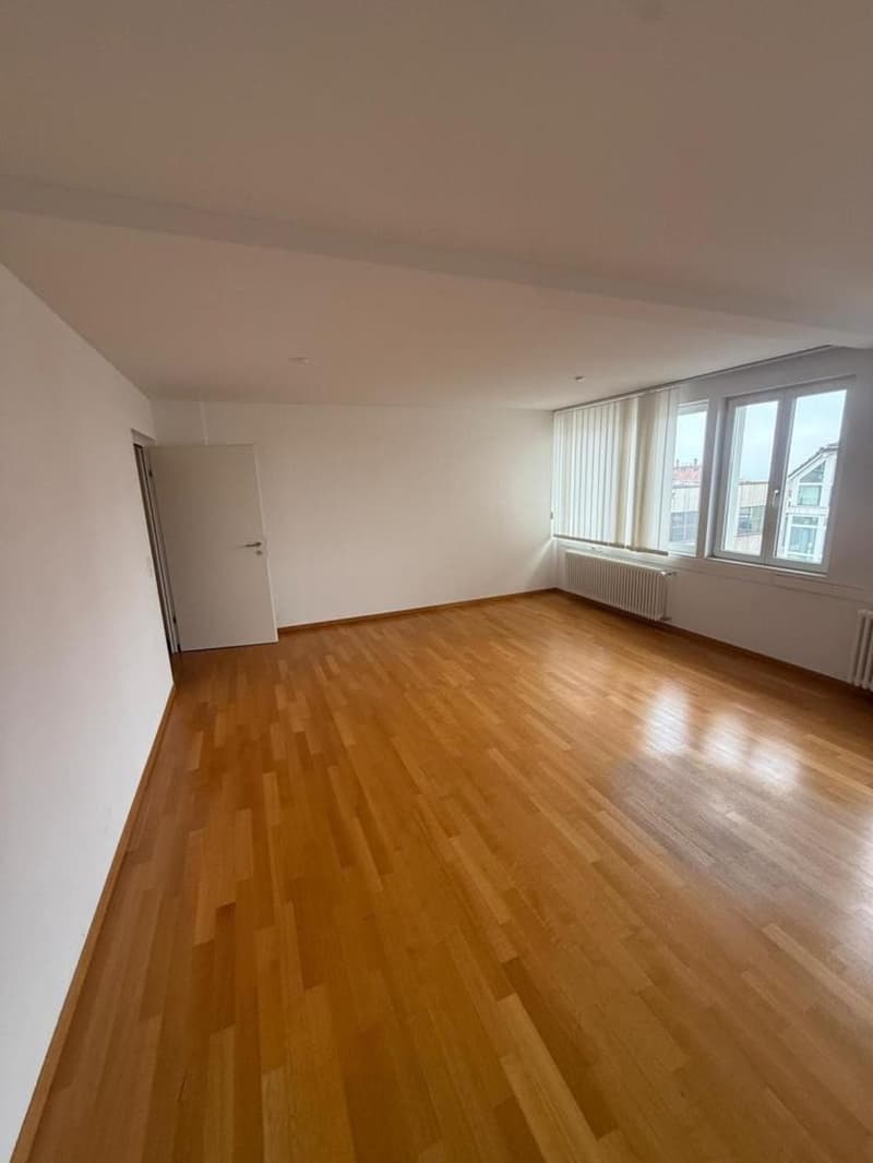 Attractive office space for rent immediately (2)