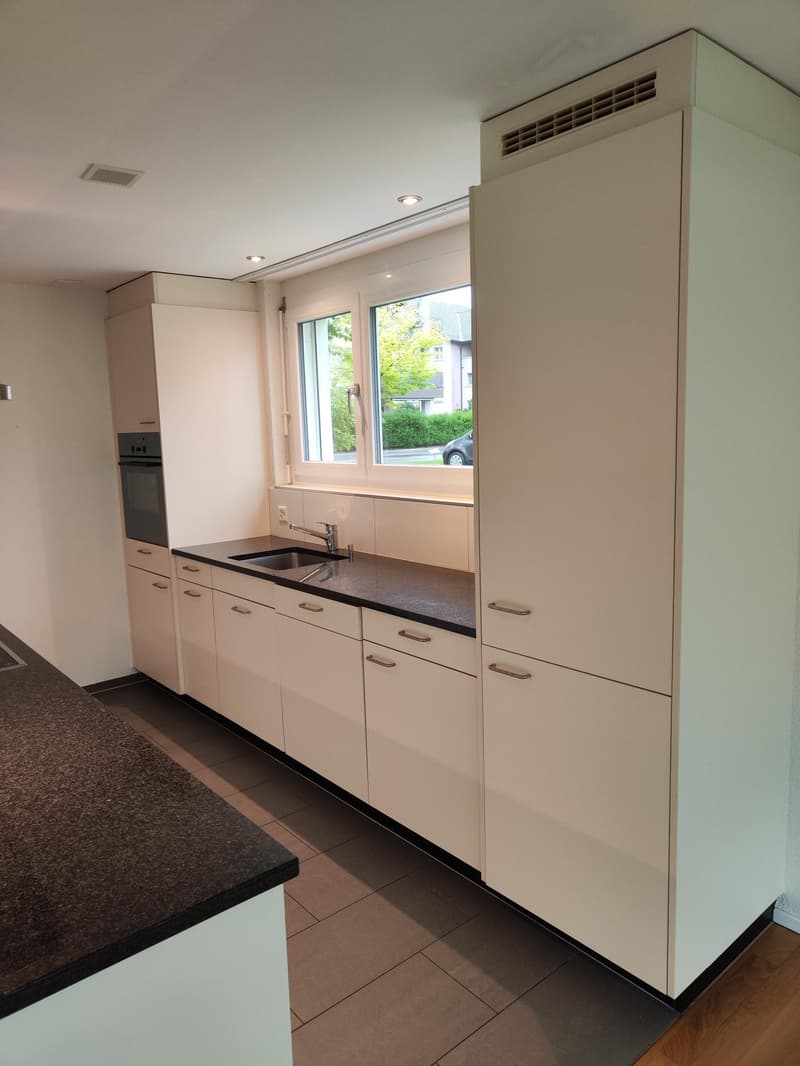 Moderne 3.5-Zimmer-Erdgeschosswohnung mit grosszügigem Sitzplatz (4)