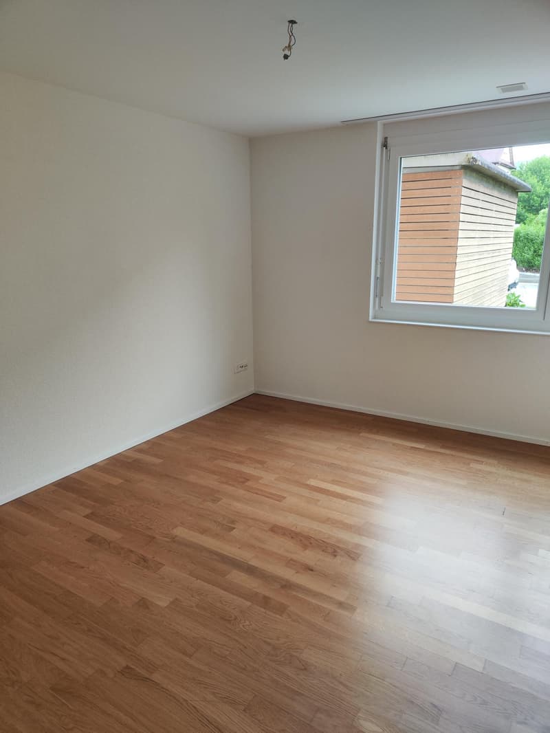 Moderne 3.5-Zimmer-Erdgeschosswohnung mit grosszügigem Sitzplatz (7)