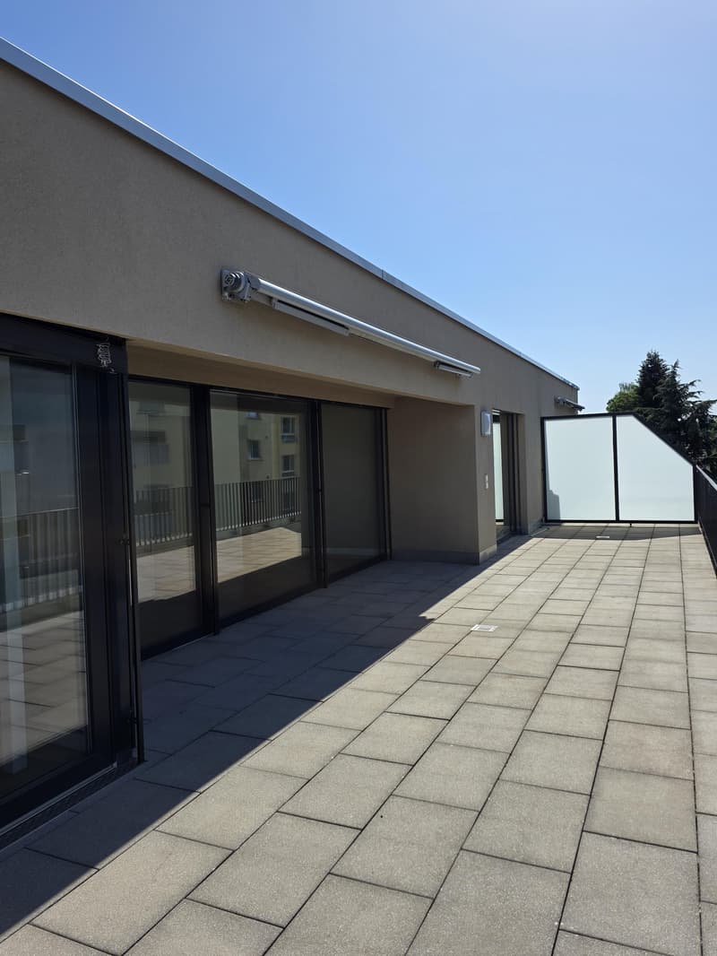 Modern 2.5-room attic apartment in a central location in Amriswil (3)