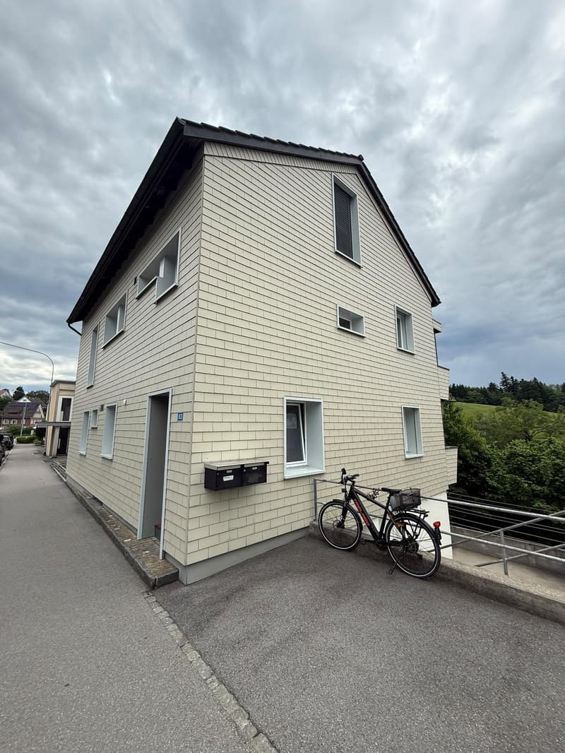 Appartement spacieux de 5,5 pièces dans un quartier calme à Niederteufen (1)
