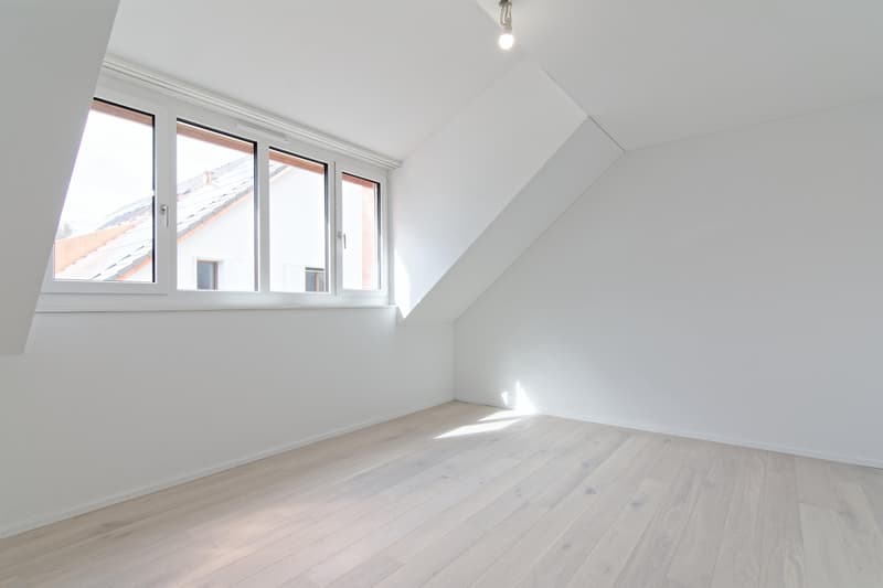 Attraktive 4.5-Zimmer-Dachgeschosswohnung mit zwei Loggien (4)