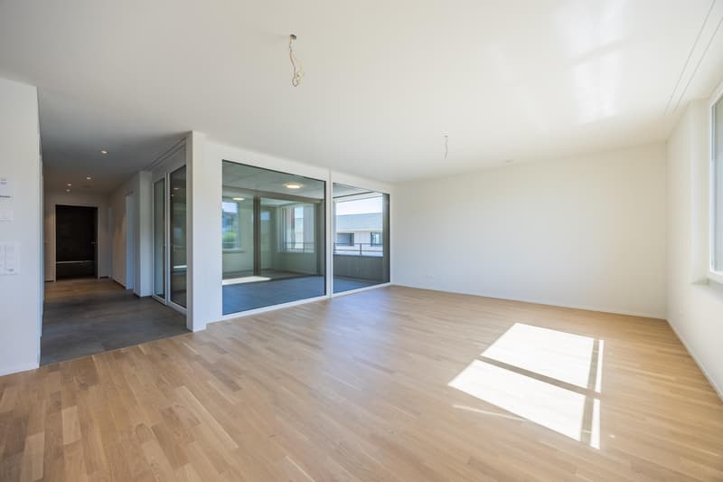 Moderne 3.5-Zimmer-Wohnung mit heller Loggia (3)