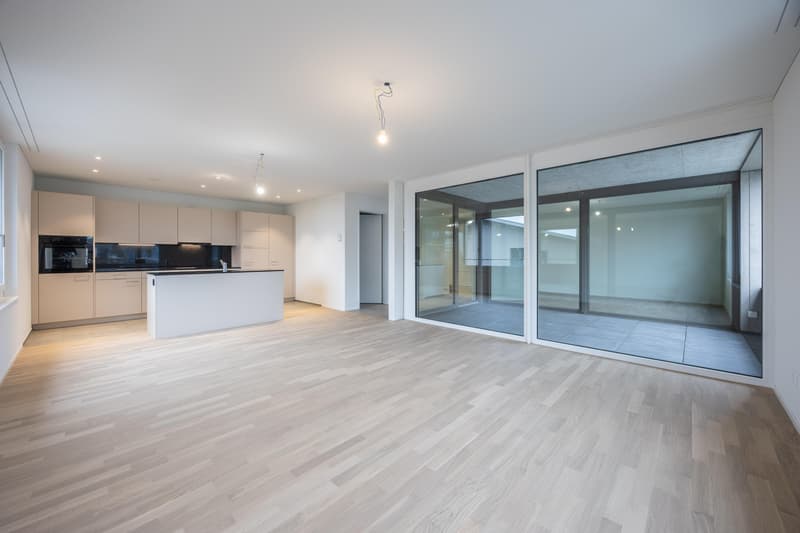Moderne 3.5-Zimmer-Wohnung mit heller Loggia (2)