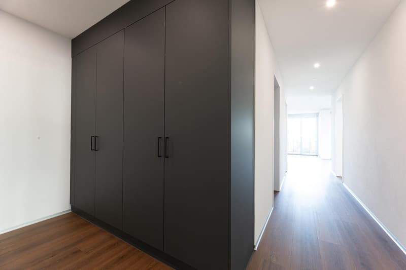 Moderne 4.5-Zimmer-Wohnung mit grossem Balkon und schöner Aussicht (6)
