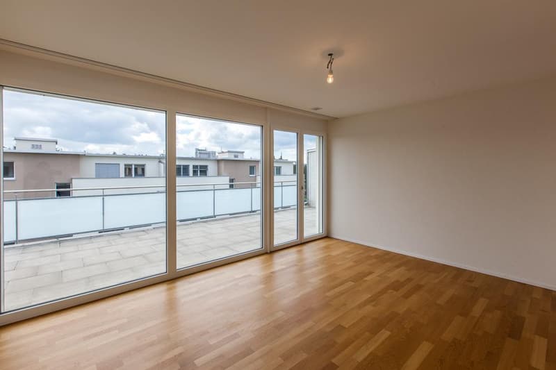 Helle 3.5-Zimmer-Wohnung mit gedecktem Balkon (6)