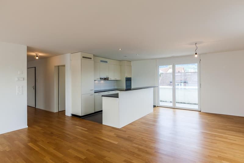 Helle 3.5-Zimmer-Wohnung mit gedecktem Balkon (2)