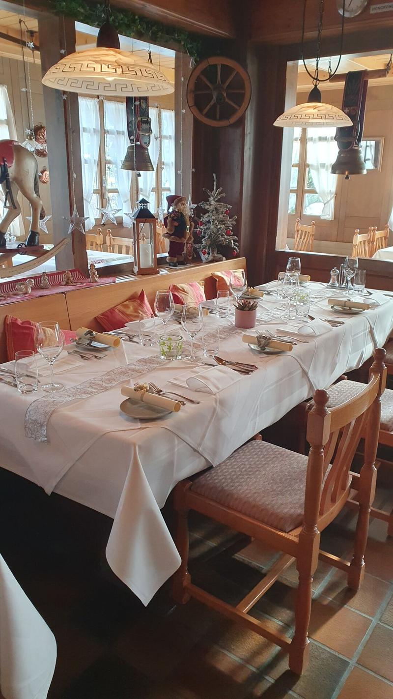 Restaurant traditionnel avec un charme flamboyant au centre de Lenk (3)