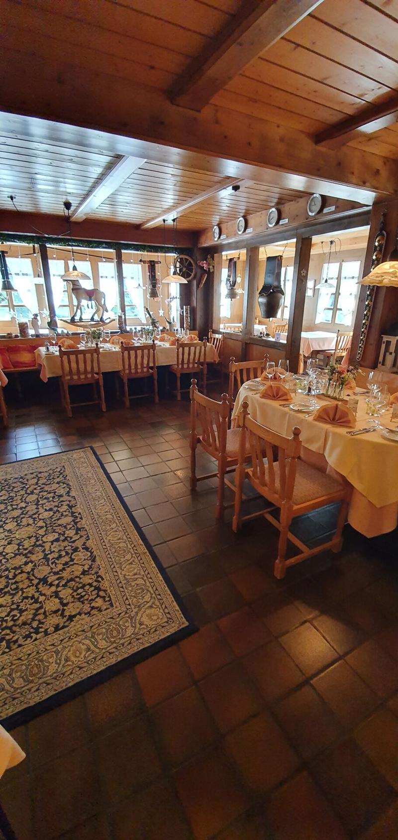 Restaurant traditionnel avec un charme flamboyant au centre de Lenk (2)