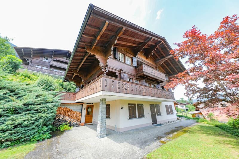 Chalet with 3 residential units, swimming pool, and garages Höhenstrasse 14 (1)