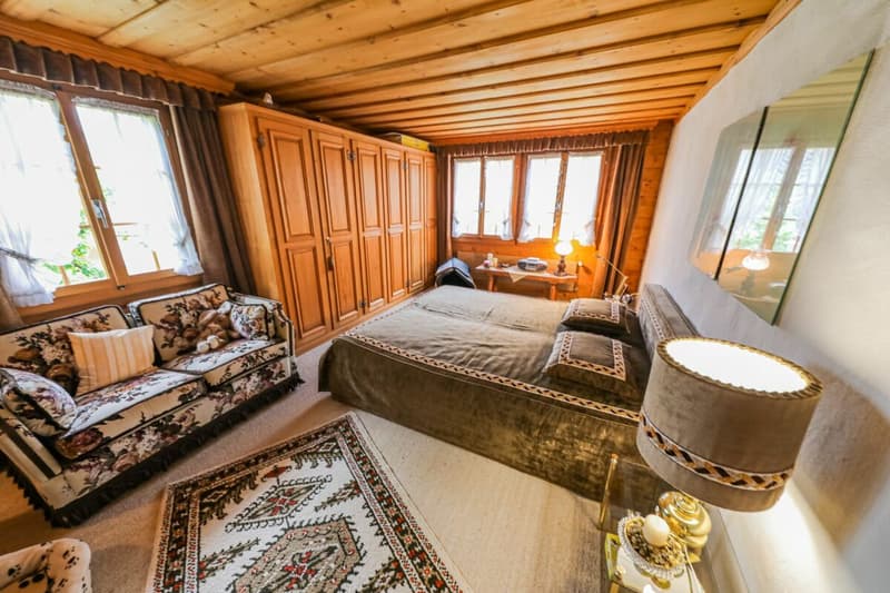 Chalet with 3 residential units, swimming pool, and garages Höhenstrasse 14 (4)